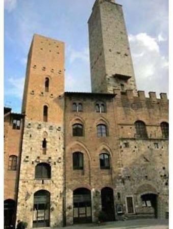 La Torre Useppi Apartment San Gimignano Luaran gambar