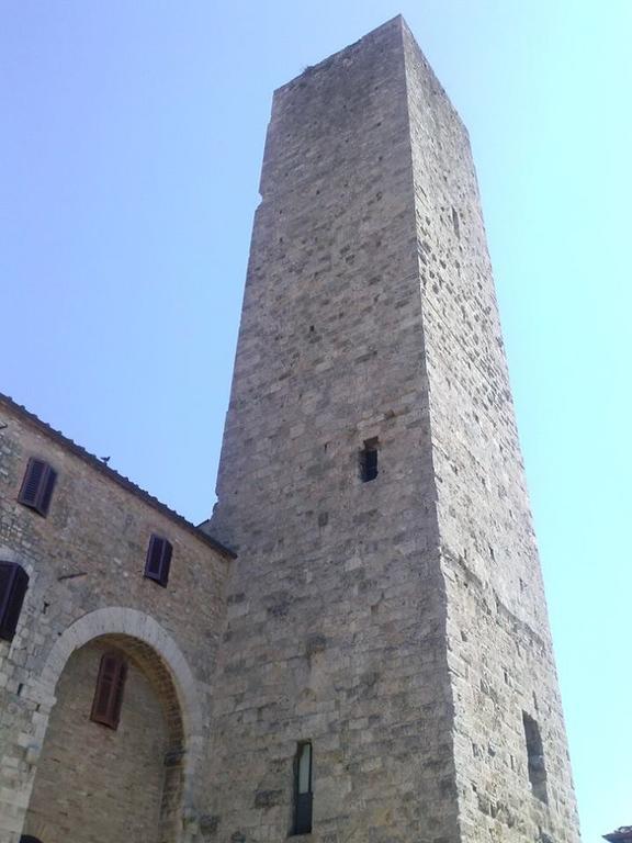 La Torre Useppi Apartment San Gimignano Luaran gambar