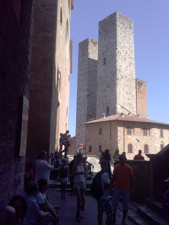 La Torre Useppi Apartment San Gimignano Luaran gambar